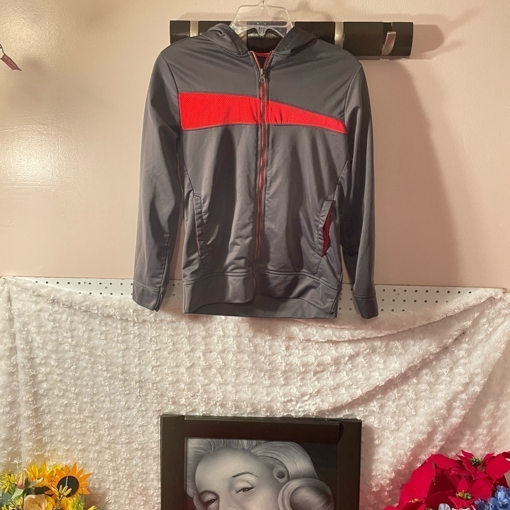 PREVIOUSLY OWNED GREAT CONDITION WOMEN’S STARTER ZIP UP HOODIE GRAY AND RED L - Picture 4 of 14